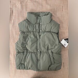 Forever 21 Quilted Puffer Vest Size Medium